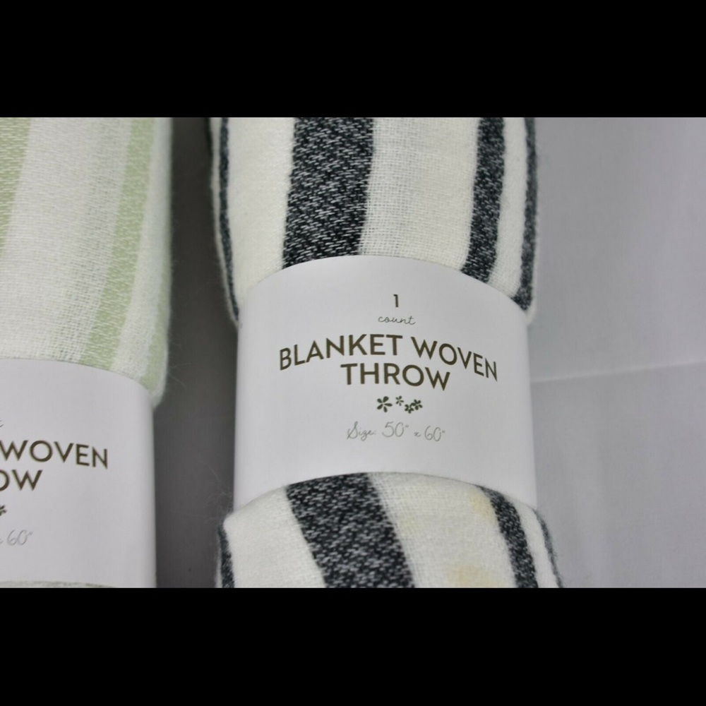 Woven throw blanket set of 2